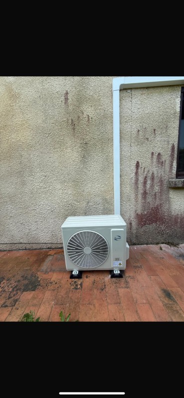 Devis et pose d'une climatisation mono split au Temple en Gironde de marque AIRWELL et d'une puissance de 2,5Kw