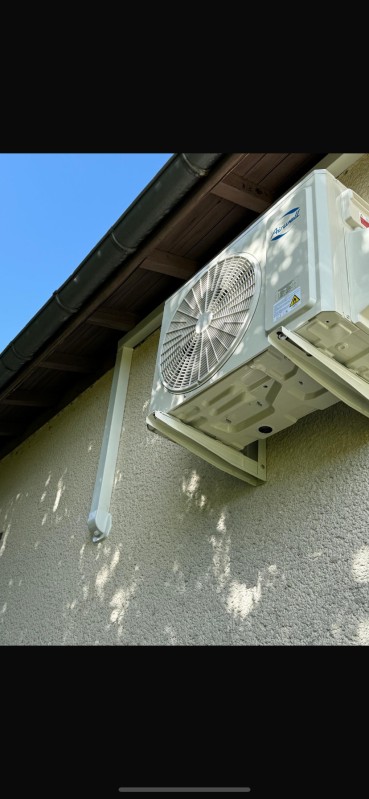 Devis et pose d'une climatisation réversible bi split à Sainte Eulalie en Gironde dans une école